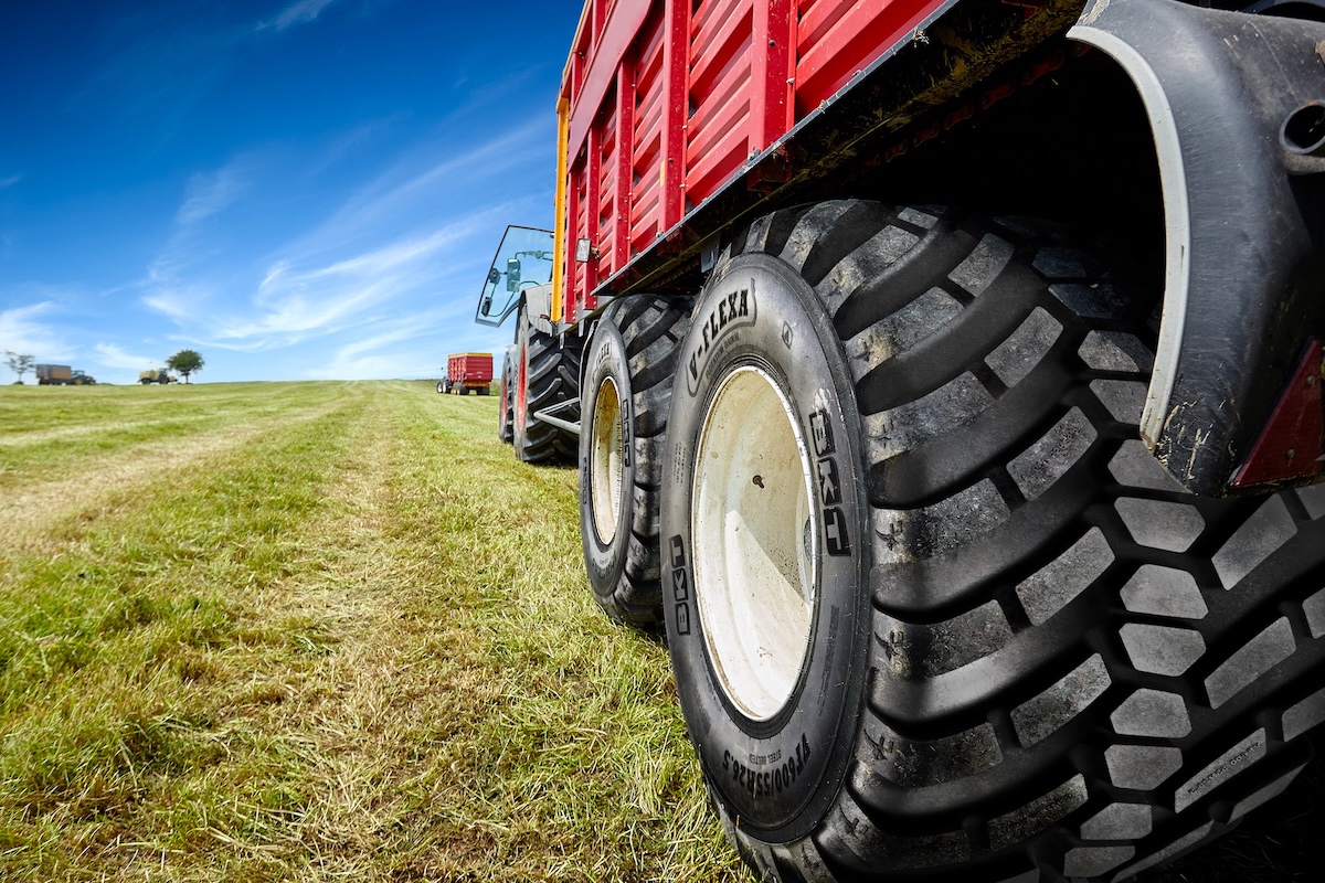 Esempio di pneumatico radiale con tecnologia VF di BKT per rimorchi durante la raccolta